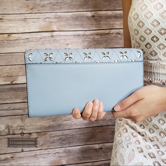 🔽 Michael Kors Tina Clutch Pale Blue Silver Stud - Picture 3 of 6